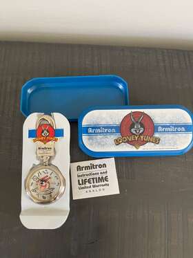 Armitron 086702105465 Looney Tunes Taz Tasmanian Devil Pocket Watch. 1996 - Needs Battery