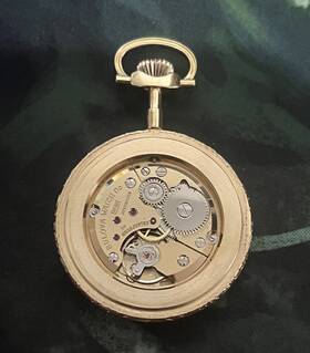 10e8 Bulova Vintage 35mm Pocket Watch 17 Jewel Gold Perfect Condition - Runs