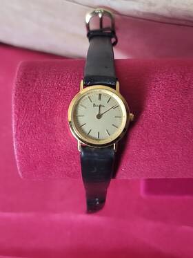 92h06 Bulova Vintage Ladies Quartz Watch Working Nice