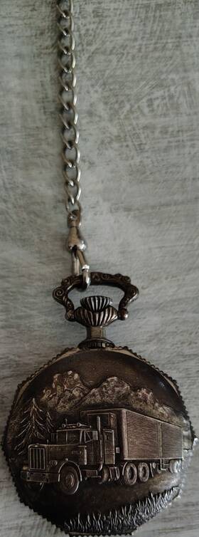 38172 Colibri Remington Pocket Watches Lot Quartz Themed Designs Chains Included