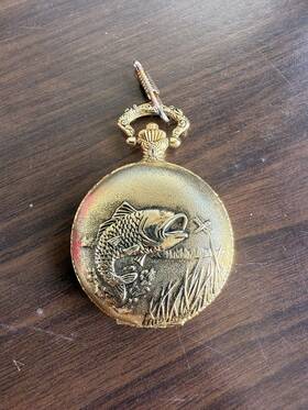 Dtl31511 Details M.z. Berger Quartz Pocket Watch Fish Gold Japan Movement