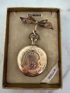 1207944 Elgin Vintage Ladies Hunting - Case Pocket Watch / Gf Floral Engraved Runs