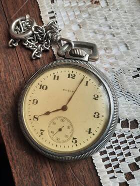 20259102 Elgin 1917 Pocket Watch With Chain 15 Jewels Double Rollers. Serial #