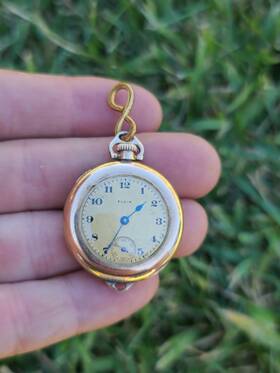 20865563 Elgin Antique Gold Filled Ladies Pocket Watch Mvmt Wadsworth Not Workin