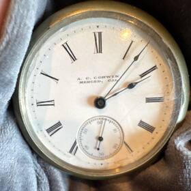 667371 Hampden Watch Co. Gold Brass Open Face Pocket Roman Numerals Mechanical