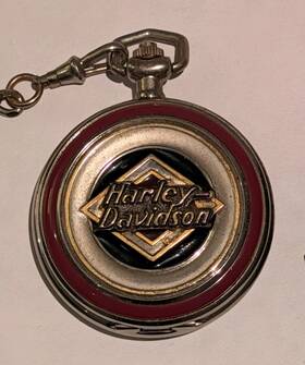 9790402v Harley-davidson Pocket Watch With Chain And Belt Case