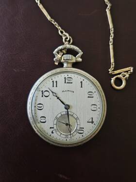 4753844 Illinois 17 Jewels Full Hunter Gold Filled Pocket Watch Silver Dial 1920s