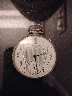 556140 Illinois Pocket Watch 17 Jewels Motor Barrel Adjusted 3 Positions 1920s