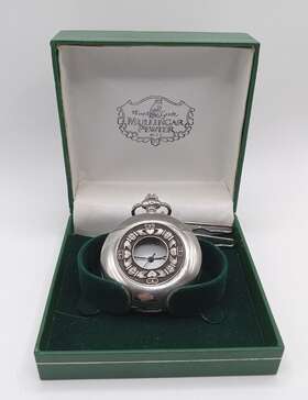 P246-1 Mullingar Pewter Pocket Watch Celtic Claddagh Design Heart Crowns Quartz Working