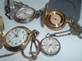 450243028 Multiple Brands Lot Of 4 Vintage Pocket Watches And Chains Not Running