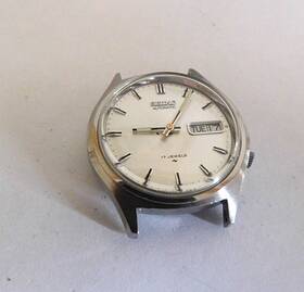 7009-8026 Seiko Watch Auto Day And Date 17 Jewels Running. Needs Cleaning. Used