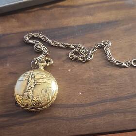 S97b Sutton Commemorative Limited Edition 1986 Quartz Pocket Watch Statue Of Liberty