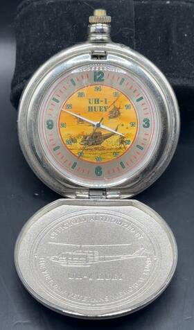 B511 The Franklin Mint Vietnam Veterans Collector Pocket Watch 1984 Military -b511