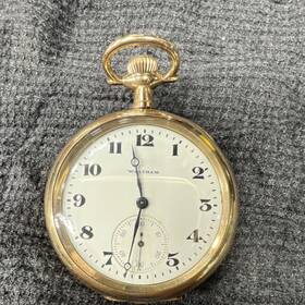 625447 Waltham Gold Filled Full Hunter Pocket Watch Mechanical Engraved Case Vintage