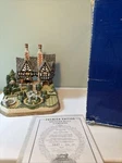 1995 David Winter - Spencer Hall Gardens Premier Box, Coa, Great Condition. Fixed Price $149.99.